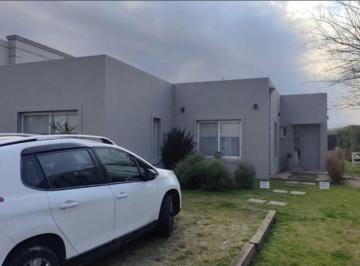 Casa de 4 ambientes, Berazategui · Casa en Alquiler en Barrio Privado Los Troncos