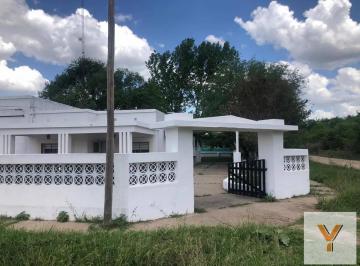 Casa · 240m² · 3 Ambientes · 1 Cochera · Casa en Venta - 2 Dorm. 2 Baños - 240 m² - Carmen de Areco