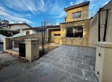 Casa · 77m² · 4 Ambientes · Venta Casa 4 Ambientes Ciudad Jardin Cochera y Patio
