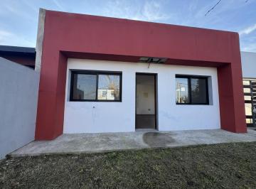 Casa · 84m² · 4 Ambientes · 1 Cochera · Casa en Venta de 3 Dorm. y Jardin