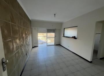 Departamento · 67m² · 3 Ambientes · Departamento de 3 Amb en Venta en Berazategui Centro a m de La Estacion Apto Credito Privado!