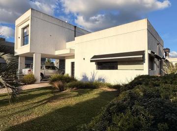Casa · 180m² · 5 Ambientes · 4 Cocheras · Casa en La Alameda