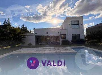 Casa · 180m² · 5 Ambientes · 4 Cocheras · Casa en La Alameda