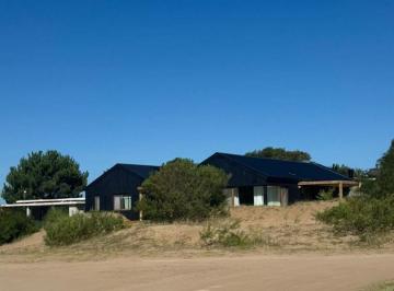 Casa · 250m² · 4 Ambientes · 1 Cochera · Casa Chalet en Alq. Temporario en Costa Esmeralda, Costa Atlántica, Buenos Aires