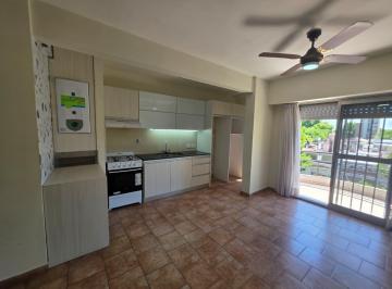 Departamento · 53m² · 2 Ambientes · Alquiler Semipiso de 1 Dormitorio a Pasos de Av Pellegrini. Muy Luminoso con Doble Balcón y Ventilac