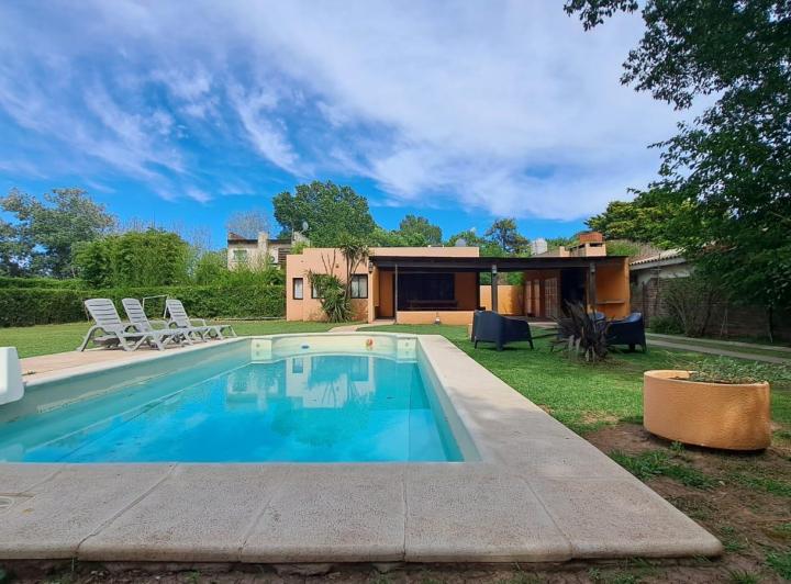 Casa · 129m² · 3 Ambientes · 2 Cocheras