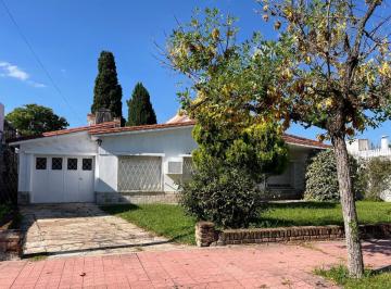 Casa · 250m² · 3 Ambientes · 1 Cochera · ¡Venta! Casa en Cerro de Las Rosas - 3 Dorm. ¡Apta Crédito!