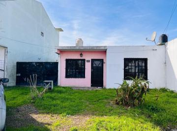 Casa · 80m² · 4 Ambientes · 1 Cochera · Casa en 23 Entre 81 y 81 Bis