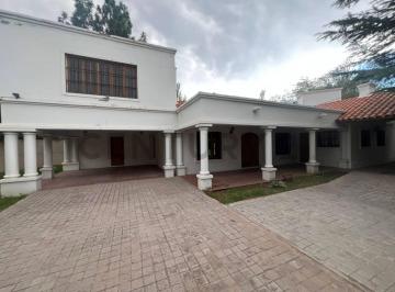 Casa · 480m² · 5 Ambientes · 4 Cocheras · Casa en Venta en Chacras de Coria