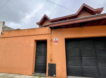 Casa · 220m² · 7 Ambientes · 1 Cochera · Casa Multifamiliar en Avellaneda