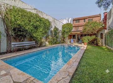 Casa · 207m² · 4 Ambientes · 1 Cochera · Casa de 4 Amb Dependencia con Jardin y Pileta en Villa del Parque