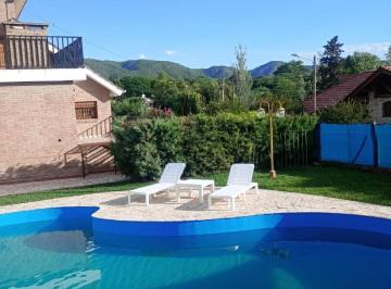 Casa · 266m² · 5 Ambientes · 3 Cocheras · Casa en Alquiler Temporario - Carlos Paz Para10 Personas