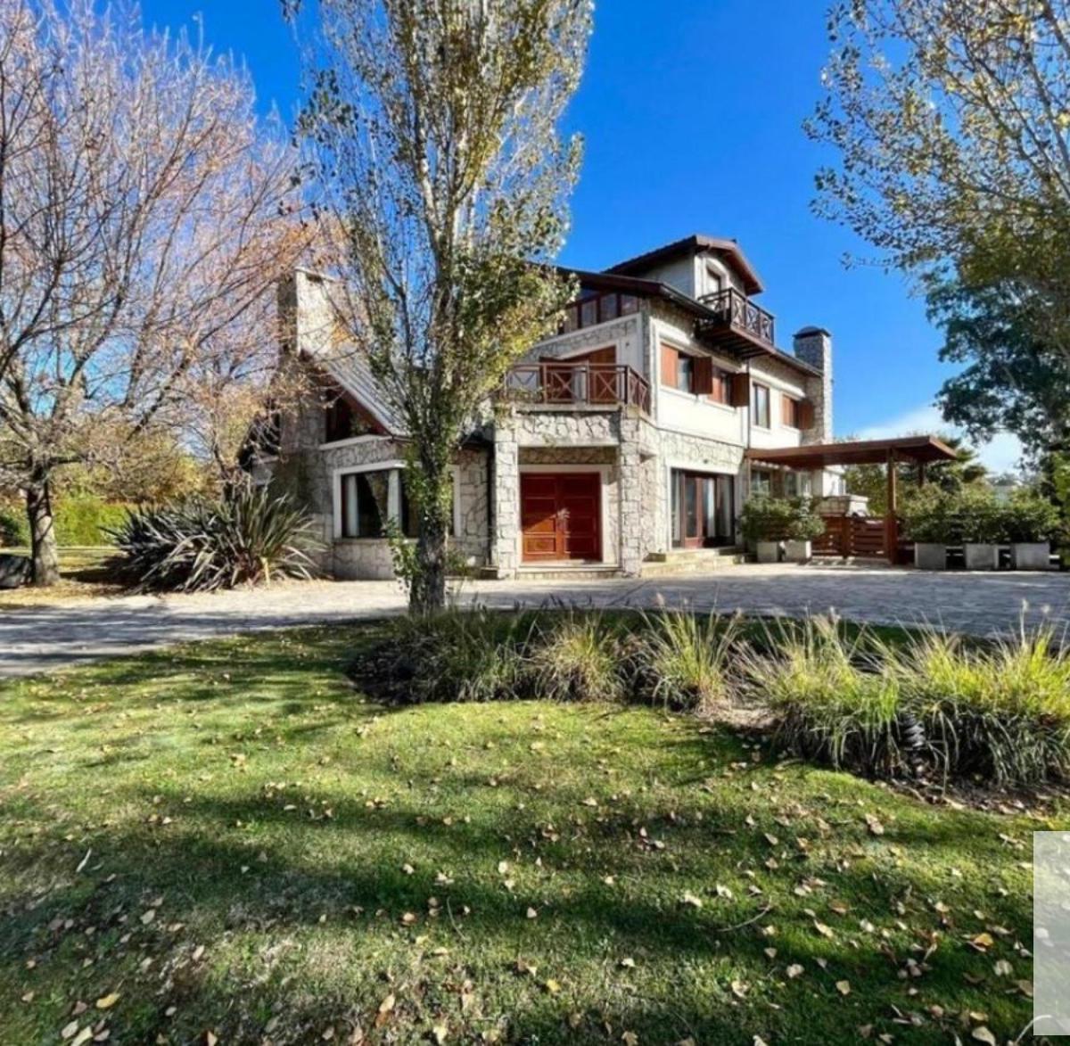 Casa 5 dorm, 480m² en barrio cerrado Rumenco con pileta y cochera