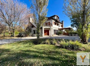 Casa · 480m² · 6 Ambientes · 2 Cocheras · Casa en Venta - 5 Dorm. 3 Baños - 1.000 m² - Mar del Plata