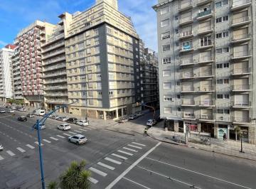 Departamento · 74m² · 3 Ambientes · Departamento 3 Ambientes con Balcón Saliente – a Una Cuadra del Mar