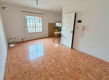 Departamento de 2 ambientes, Almirante Brown · Departamento con Excelente Ubicacion