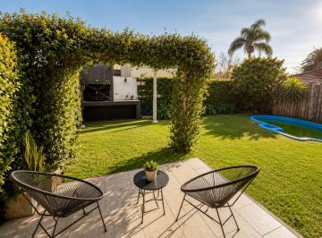 Casa · 140m² · 4 Ambientes · 2 Cocheras · Venta Casa 4 Amb. C/jardín y Pileta - Castelar