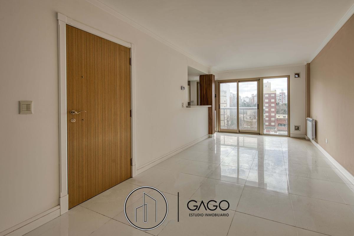 Piso 8. Semipiso 3 ambientes (85m2) de frente a contrafrente, incluye cochera cubierta