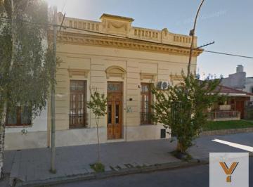 Edificio · 698m² · 21 Ambientes · Edificio Comercial en Venta - 13 Consultorios - 5 Dorm. - 6 Baños - 774 m² - Necochea