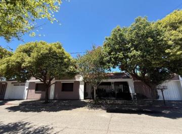 Casa · 147m² · 8 Ambientes · 2 Cocheras · Venta Casa Alto Alberdi 3 Dorm. Apto Crédito Córdoba