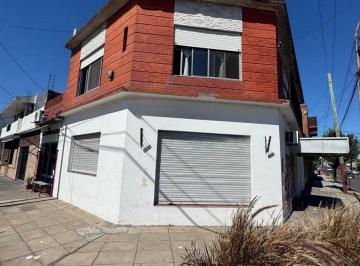 Departamento · 198m² · 3 Ambientes · 1 Cochera · Local y PH en Lanus