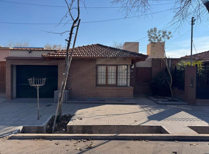 Casa · 115m² · 1 Ambiente · 1 Cochera