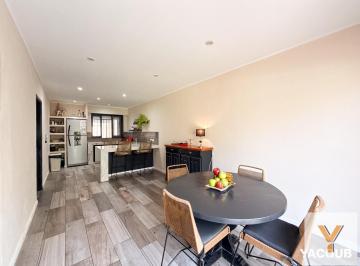 Casa · 140m² · 4 Ambientes · PH en Venta - 3 Dorm. 4 Baños - La Plata