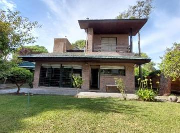Casa · 224m² · 4 Ambientes · Casa en Venta - 3 Dorm. 3 Baños - Villa Gesell