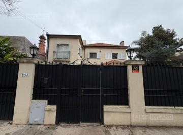 Casa · 300m² · 6 Ambientes · 3 Cocheras · Casa en Venta Refaccionada en Acassuso, San Isidro