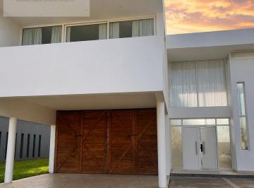 Casa · 342m² · 5 Ambientes · 2 Cocheras · Casa en Rumencó