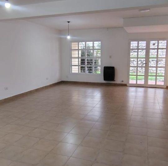 Casa · 20m² · 5 Ambientes · 1 Cochera