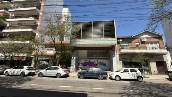 Local comercial · 717m²