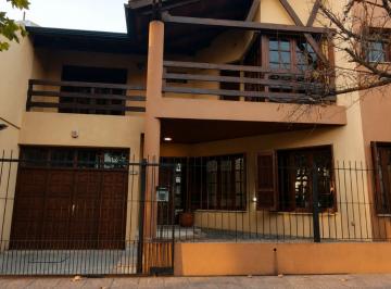 Casa · 239m² · 7 Ambientes · 1 Cochera · Casa en Venta de 3 Ambientes - Arroyo Seco