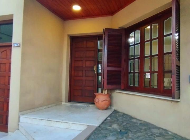 Casa · 239m² · 7 Ambientes · 1 Cochera