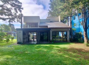 Casa · 175m² · 5 Ambientes · 2 Cocheras · Casa 3 Dorm. en Suite en Venta Náutico Escobar