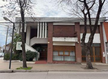 Casa · 228m² · 4 Ambientes · 1 Cochera · Importante Casa en Venta en El Centro de V. Tuerto
