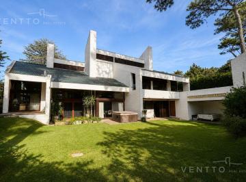 Casa · 1061m² · 5 Ambientes · 1 Cochera · Casa en Venta 4 Suites Cantegril Playa Mansa Punta del Este