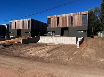 Casa · 96m² · 3 Ambientes · 1 Cochera · Casa Venta 2 Dorm. Pinares Housing