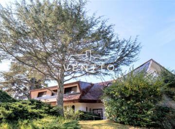 Casa · 294m² · 5 Ambientes · 2 Cocheras · Casa Venta Lugano Punta del Este 4 Dorm.