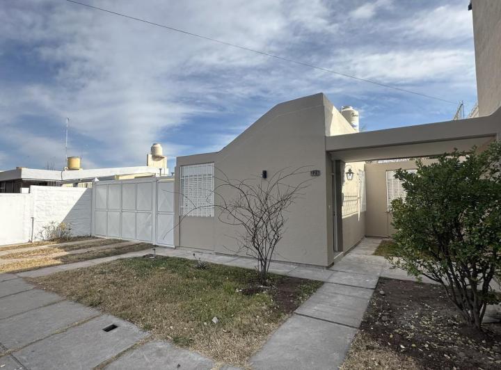 Casa · 86m² · 3 Dormitorios · 2 Cocheras
