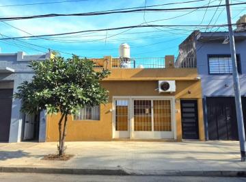 PH · 88m² · 3 Ambientes · Llavallol 2258: Al Frente en P. B. PH 3amb. + Patio + Terraza con Quincho