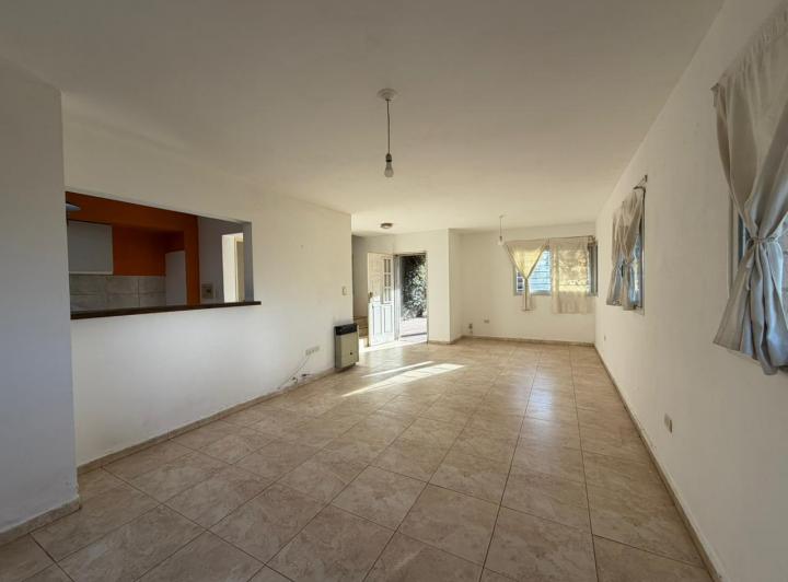 Casa · 315m² · 8 Ambientes · 1 Cochera