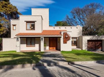 Casa de 3 ambientes, Villa Carlos Paz · Casa de 3 Dorm. con Pileta a Una Cuadra del Lago – Costa Azul, Villa Carlo