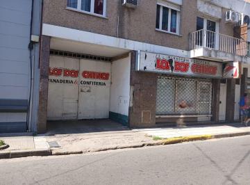 Local comercial · 350m² · 3 Cocheras · Remax Alquila Local Comercial 1ro de Mayo 2272