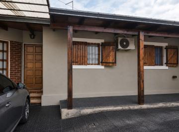Casa · 130m² · 3 Ambientes · 1 Cochera · Casa en Venta La Plata Apta Credito