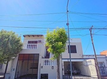 Casa · 250m² · 6 Ambientes · 2 Cocheras · Casa en Venta - 4 Dorm. 2 Baños - San Nicolás de Los Arroyos