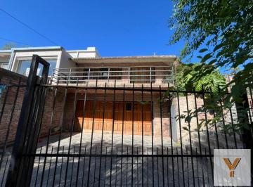 Casa · 400m² · 5 Ambientes · 1 Cochera · Casa en Venta - 4 Dorm. 2 Baños - Córdoba