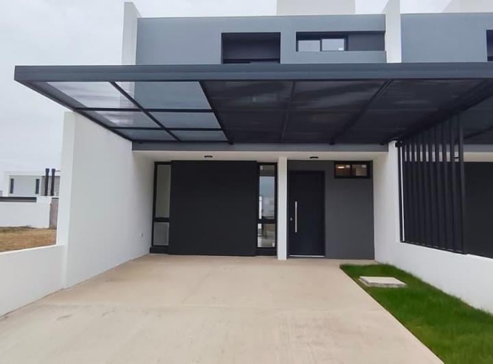 Casa · 169m² · 5 Ambientes · 2 Cocheras