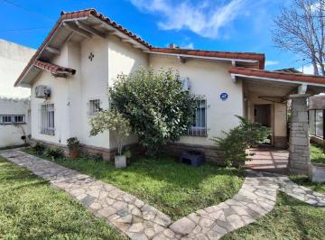 Casa · 130m² · 4 Ambientes · 1 Cochera · Venta Casa 4 Ambientes + Garage en San Fernando