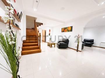 Casa · 273m² · 5 Ambientes · Venta Casa 6 Ambientes en Ituzaingo